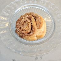 Cinnamon roll at Origin - Coffee Shop Végétal in Strasbourg