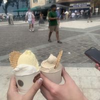 Pear and pineapple gelato on the left (not the gelato on the right is my boyfriends and not vegan)  at La Fabrica del Gelato in Menaggio