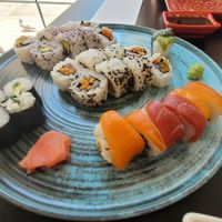 Avocado nigiri, avocado and cucumber maki, wok roll, green roll and tuna/salmon (non-vegan) roll at Akemi Sushi in Granada