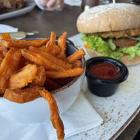 Crunchy Burger mit Pommes  at Bolero in Kassel