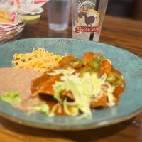 LA MICHOACANA
VEGETARIAN ENCHILADA Can be made vegan

Corn tortillas sautéed in guajillo sauce
stuffed with mashed potatoes, cotija
cheese, lettuce, tomato, red onion,
jalap at The Begging Burro in Custer