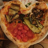 Vegan pizza at SoHo Trattoria in Paris
