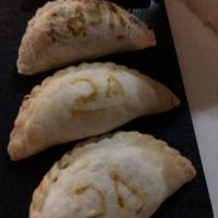 Empanadas de cebolla y de espinacas con mozzarella vegana.  at El Cafè De La Mirta in Barcelona