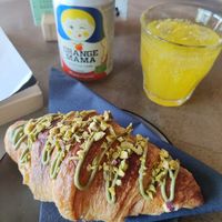 Pistachio Croissant and Orange Mama lemonade at Anne&Max in Groningen