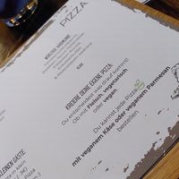 Pizza kann man hier selbst nach Wunsch zusammenstellen, auch vegan und vegetarisch. at Riverside Bramsche in Bramsche