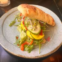 Vegan broodje met o.a. ingelegde groente en Muhammara. at Hofje zonder zorgen in Haarlem