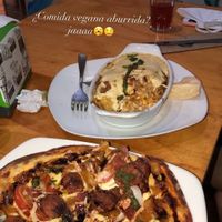 Lasaña Vegarden y pizza chorichampi 🤤  at Vegarden in Medellin