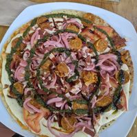 Pizza Deluxe (26.500 COP) 4/5 at Vegarden in Medellin