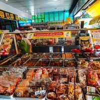 Outdoor dish-up buffet at Thammachat Vegetarian Food ธรรมชาติ อาหารเจ พัทยาเหนือ in Pattaya