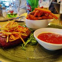Gemüsesteak mit Süßkartoffeln und Ketchup at Dock 69 in Rab