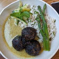 Lentil balls in a curry sauce at Place aux plantes in Brussels