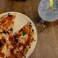 Margarita en 5 kazen pizza   at Bombari in Amersfoort