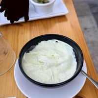 Nach veganer Aioli fragen bei den Oliven!  at Bocchoris Arran de Mar in Mallorca