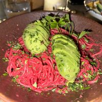 Pasta mit roter Beete und Avocado  at GRUTA in Funchal