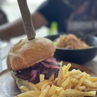 Hamburguesa de vaca feliz  at Punta Malabata in Portugalete
