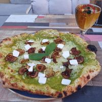 Super yummi pizza. I think this is the nerante veganized zuchini pizza at Pizzeria Minante in Vienna