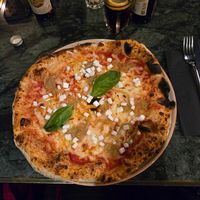 Pizza with caramelized onions at Pizzeria Minante in Vienna