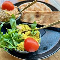 Hummus with pita  at IVY Tagesbar in Munich