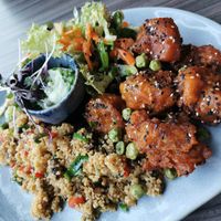 Blumenkohl "Wings" mit Couscous und Veganaise at StaalRockCafe in Rostock