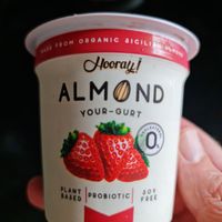 Almond yoghurt at Lemon Farm - Thong Lor in Bangkok