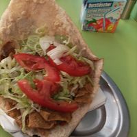 Vöner im Brot mit Hummus at Soulkebab in Hamburg