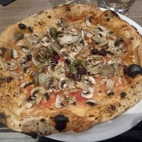 Vegan pizza at L' Improviste in Morzine