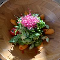 "Gesunde Schüssel" Wildreis, Mango Chutney, Gemüse, Avocado, Hummus at das Alfreds in Dusseldorf