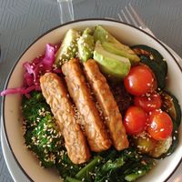 quinoa bowl, sub tempeh at Melon Café in Amed