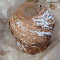Caramel cruffin at Ethique Plant-based in Istanbul