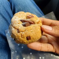 Galleta de chocolate chip y almendra at Bio Shack Store in San Juan