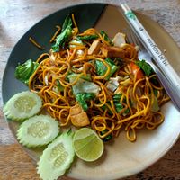 Yellow noodles with tofu at Long Thai Food in Koh Phangan