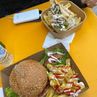 Mushroom vengan wrap y vengan gyros burguer. Buenísimo! Y la gente súper simpática   at Doc's Burger Bar in Athens