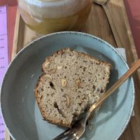 Banana bread and chai latte at À la Végétale in Nimes