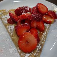 Strawberry lemon juice and powdered sugar. I should have added strawberry sauce at Crêpe Café Sisters in Leavenworth