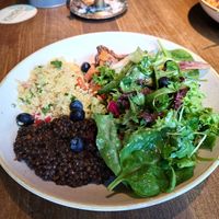 Pfifferlings-Bowl mit Belugalinsen at Herr Knillmann in Dusseldorf