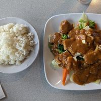 Steamed vegetables and tofu with peanut sauce, vegan at Thai Carrot in Aberdeen