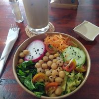 Bowl meal and iced coffee drink at La Urraca Coffee - Maybe closed in Iquique