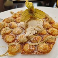 Vegan waffle with pistachio cream and vanilla icecream at Lieblingsplatz am Tegernsee in Gmund Am Tegernsee