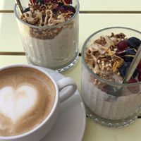 vegan Overnight Oats, Hafermilch Cappuccino   at Frau im Mond in Munich