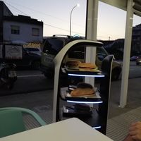te sirve un robotito at La Creación in Soutomaior