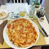 Pizza Margherita (!!) at Humus Bio Bakery Bistrot in Parma