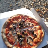 Fungi with vegan cheese at Oregano Pizza Imbiss in Berlin