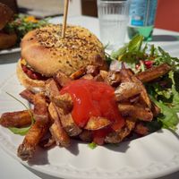 The vegan burger (will set you back roughly 15,50e) at TIKA in Capbreton