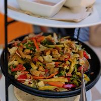 Fajitas veganas (salsas picante, guacamole, agridoce) at Caravanserai in San Sebastian