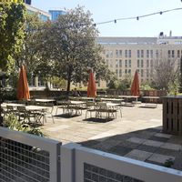 Outdoor seating at Café la réplique in Geneva
