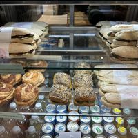 Opciones de bocadillos, pero hay más variedades  at VIE - The Lala / Veganista - T1-C in Vienna