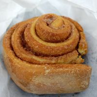 Vegan cinnamon bun at VIE - The Lala / Veganista - T1-C in Vienna