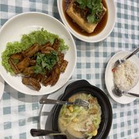 Marmite lotus root, claypot mix veggies and tofu are deliciously done  at Muzi T@Veggie 木子坊 in Perak