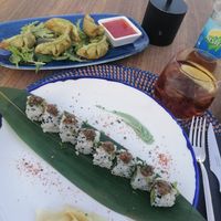 Veggie gyoza and sushi asperge and avocado at Faro Beach Cocktail Bar in Mallorca