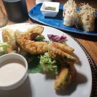 Springrolls en avocado tempura at Faro Beach Cocktail Bar in Mallorca